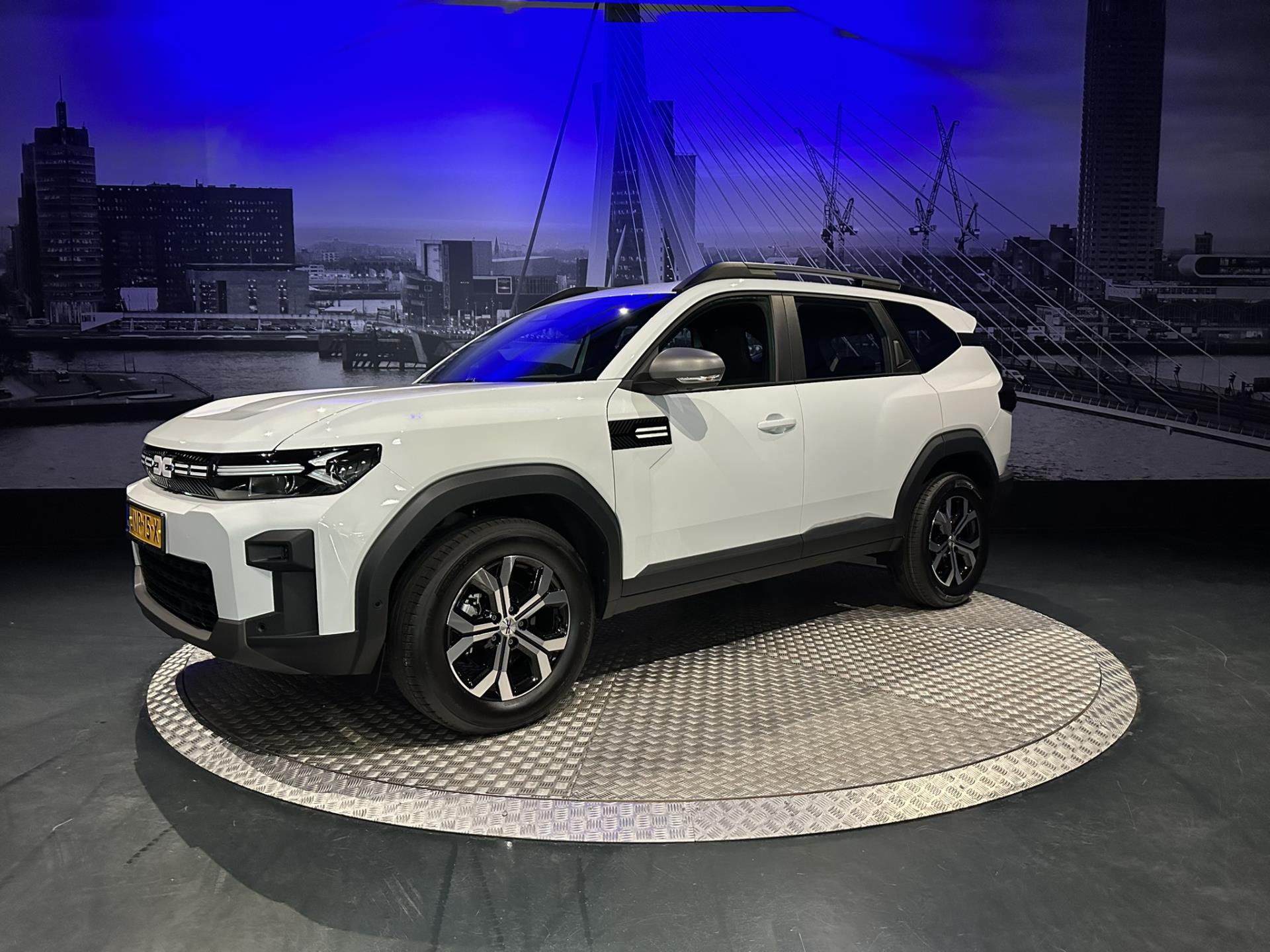🇷🇴🇪🇺 Dacia: De la „mașina săracilor” la liderul european – Cum a cucerit Europa o marcă românească